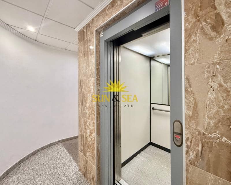 3 sovrum Lägenhet att hyra i Torrevieja med garage - 1 300 € (Ref: 9331768)