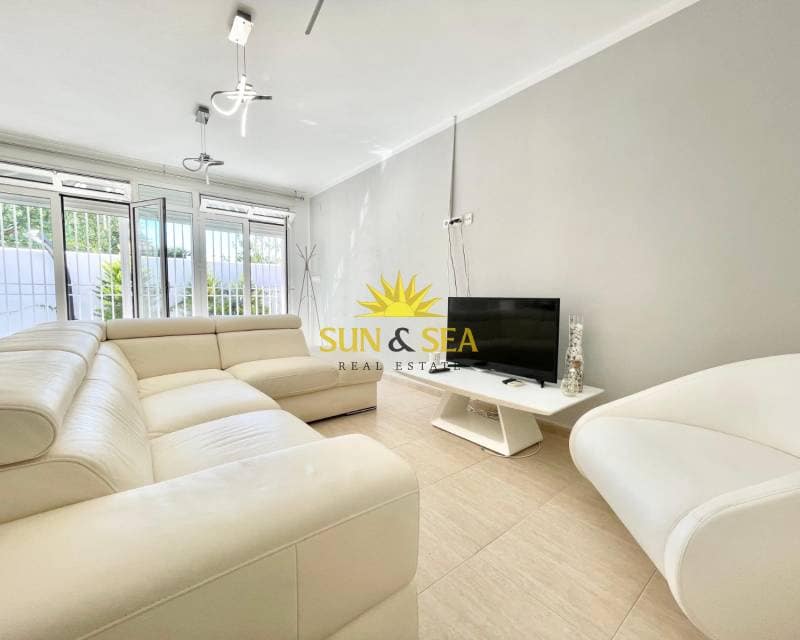 4 sypialnia Willa do wynajęcia w Pilar de la Horadada z basenem garażem - 2 000 € (Ref: 9331892)