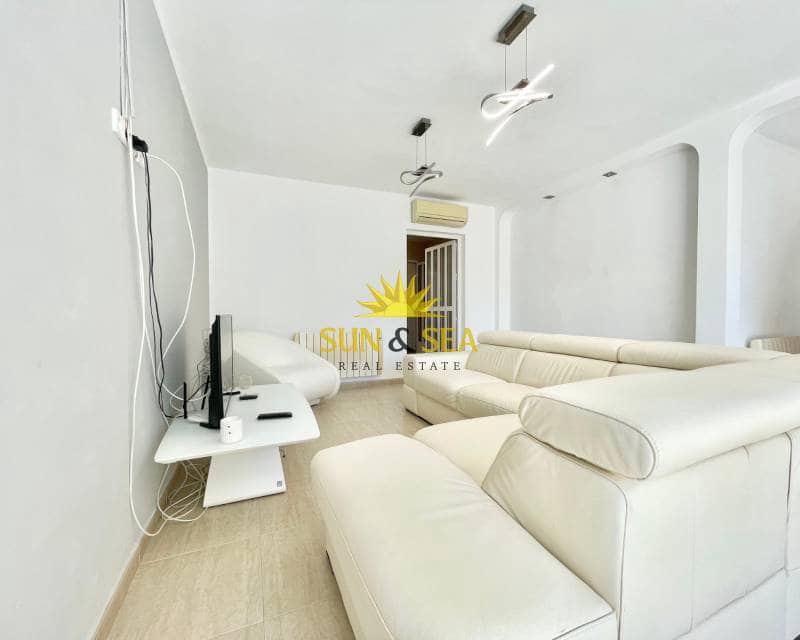 4 sypialnia Willa do wynajęcia w Pilar de la Horadada z basenem garażem - 2 000 € (Ref: 9331892)