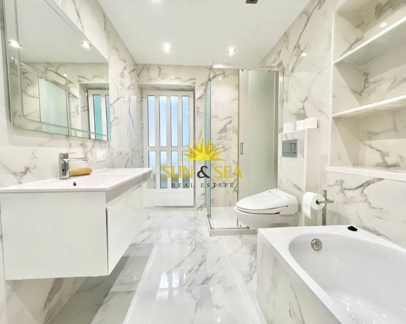 4 sypialnia Willa do wynajęcia w Pilar de la Horadada z basenem garażem - 2 000 € (Ref: 9331892)