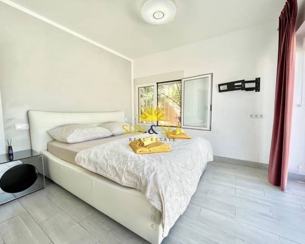 4 bedroom Villa for rent in Pueblo Latino, Pilar de la Horadada with pool garage - € 2,000 (Ref: 9331892)