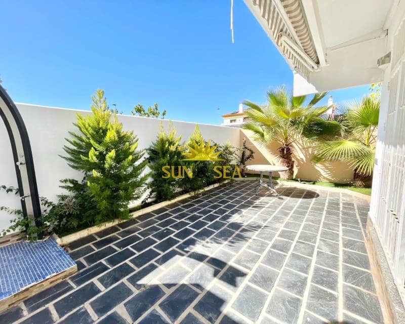 4 sypialnia Willa do wynajęcia w Pilar de la Horadada z basenem garażem - 2 000 € (Ref: 9331892)