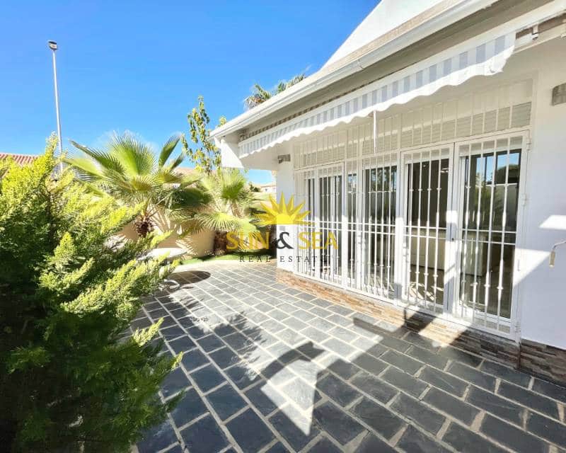 4 sypialnia Willa do wynajęcia w Pilar de la Horadada z basenem garażem - 2 000 € (Ref: 9331892)