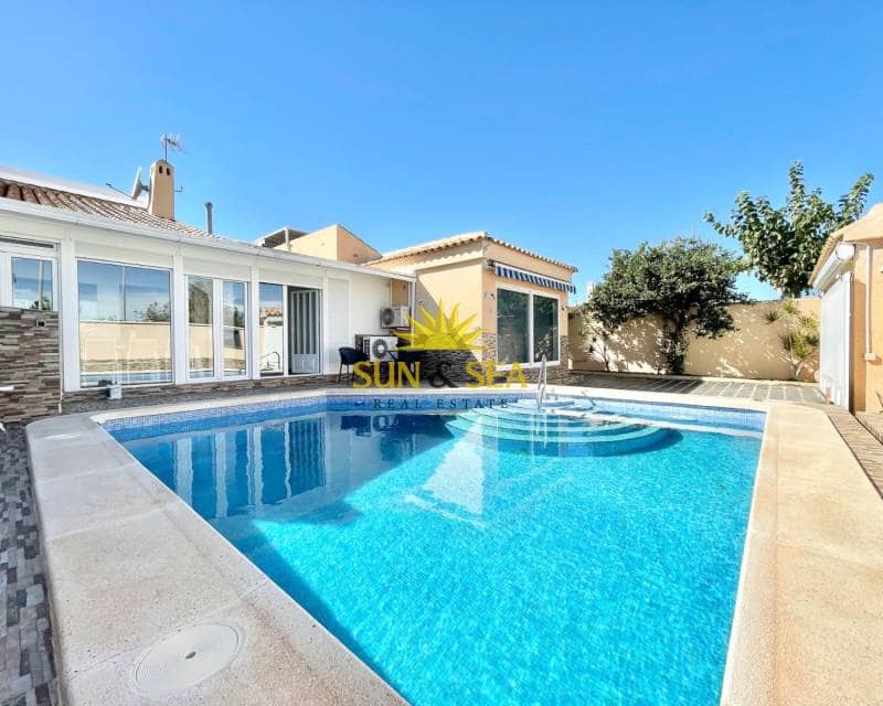 4 sypialnia Willa do wynajęcia w Pilar de la Horadada z basenem garażem - 2 000 € (Ref: 9331892)