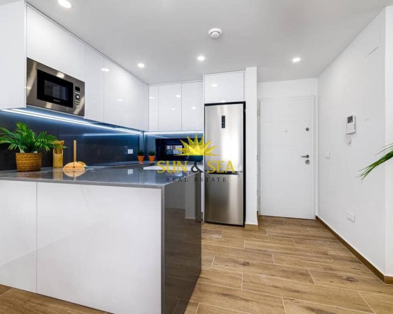 Apartamento de 2 habitaciones en Villamartin en alquiler con piscina - 2.000 € (Ref: 9332754)