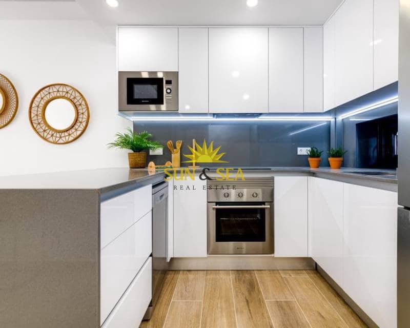 Apartamento de 2 habitaciones en Villamartin en alquiler con piscina - 2.000 € (Ref: 9332754)