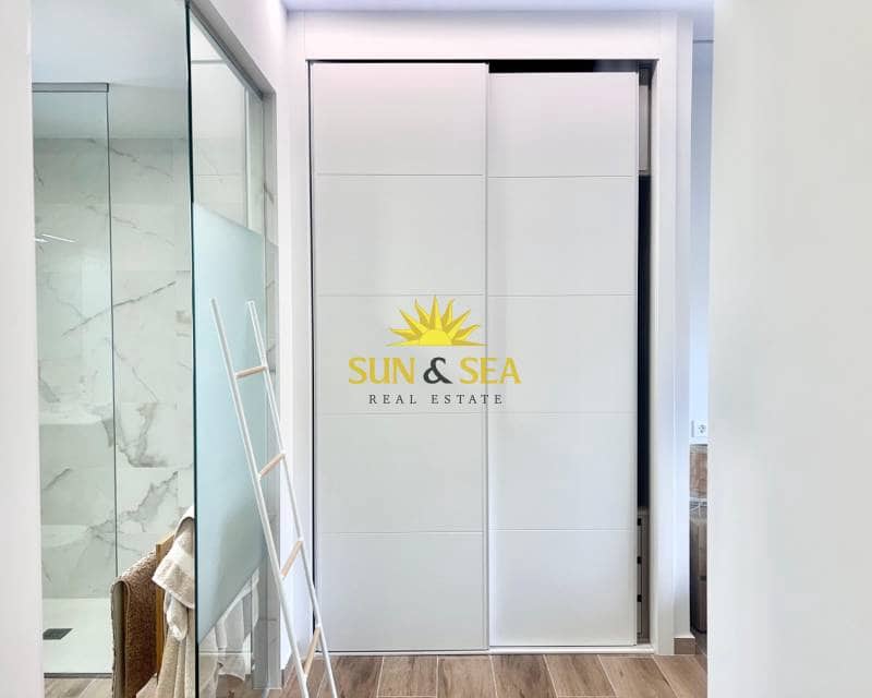 Apartamento de 2 habitaciones en Villamartin en alquiler con piscina - 2.000 € (Ref: 9332754)