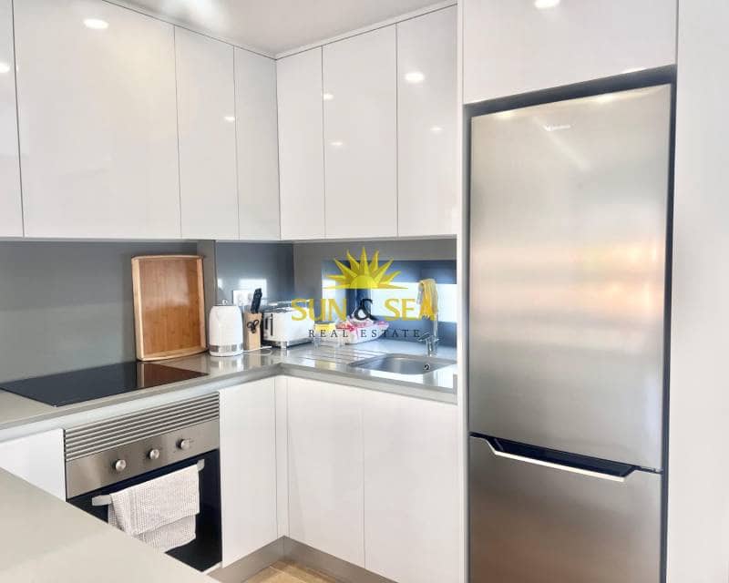 Apartamento de 2 habitaciones en Villamartin en alquiler con piscina - 2.000 € (Ref: 9332754)