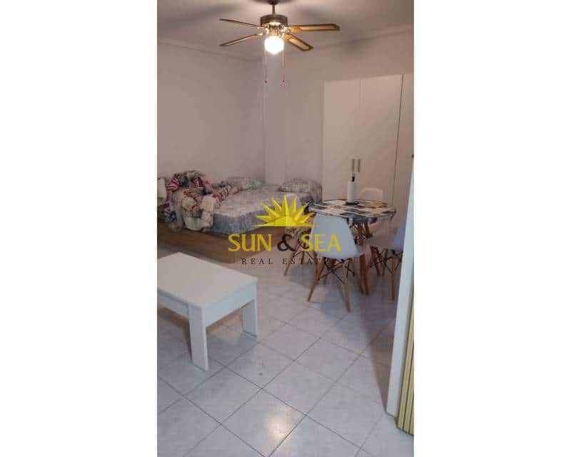 1 soveværelse Studio til leje i Torrevieja med swimmingpool - € 600 (Ref: 9332757)