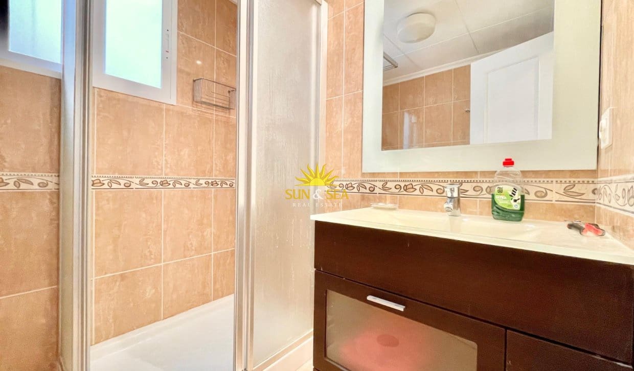 2 Zimmer Apartment zu vermieten in Torrevieja - 800 € (Ref: 9335634)