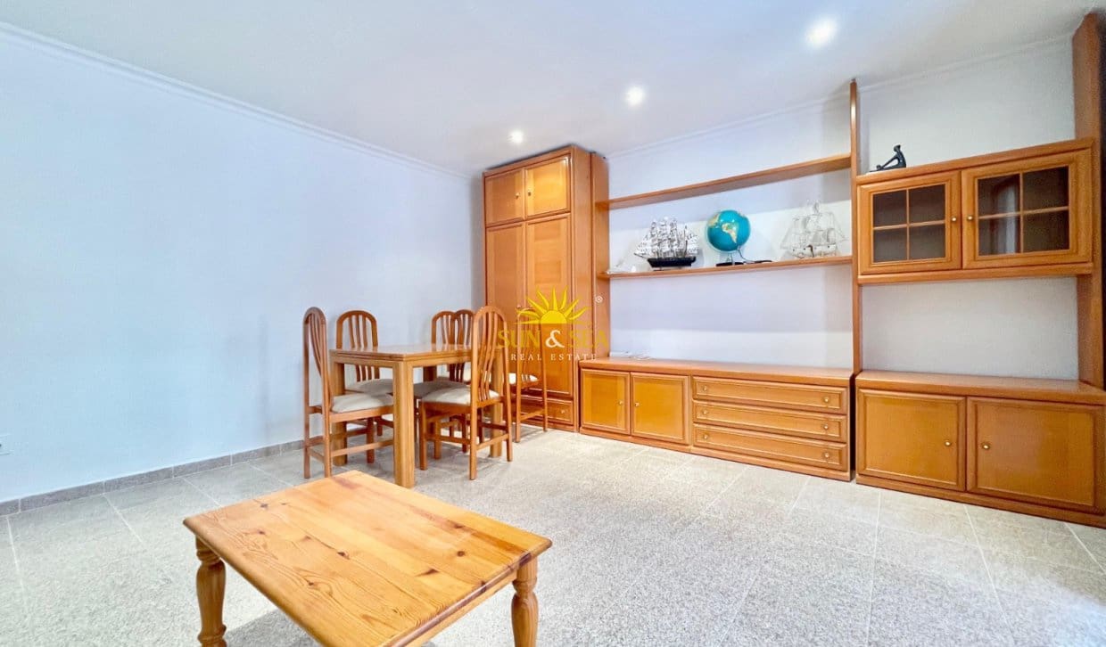 2 Zimmer Apartment zu vermieten in Torrevieja - 800 € (Ref: 9335634)