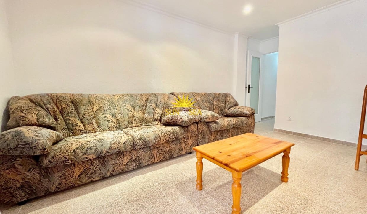 2 Zimmer Apartment zu vermieten in Torrevieja - 800 € (Ref: 9335634)