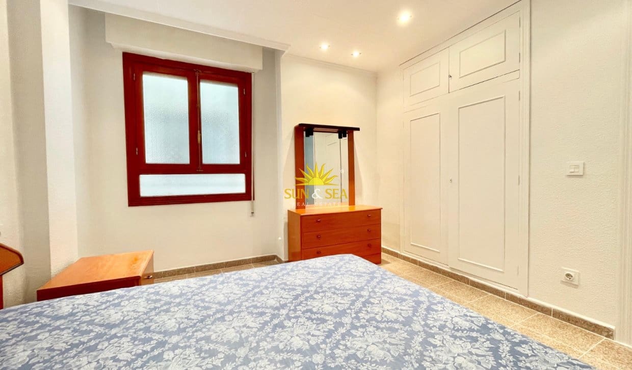 2 Zimmer Apartment zu vermieten in Torrevieja - 800 € (Ref: 9335634)