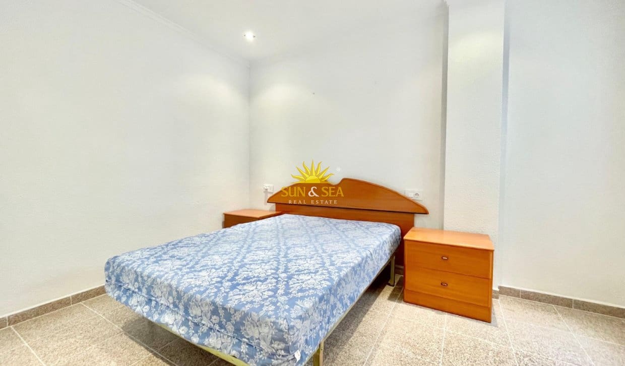 2 Zimmer Apartment zu vermieten in Torrevieja - 800 € (Ref: 9335634)
