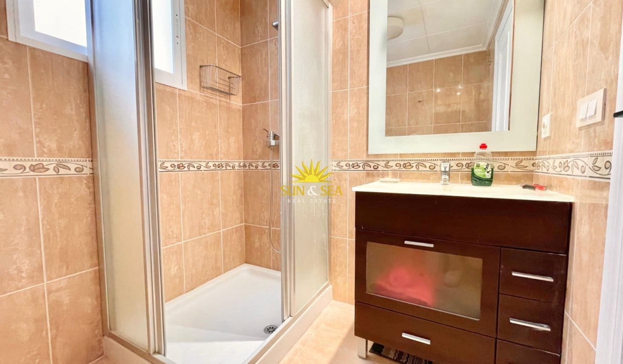 2 Zimmer Apartment zu vermieten in Torrevieja - 800 € (Ref: 9335634)