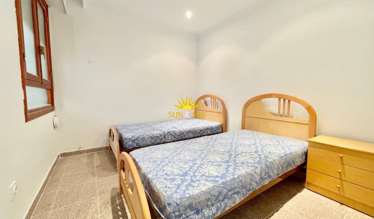 2 Zimmer Apartment zu vermieten in Torrevieja - 800 € (Ref: 9335634)