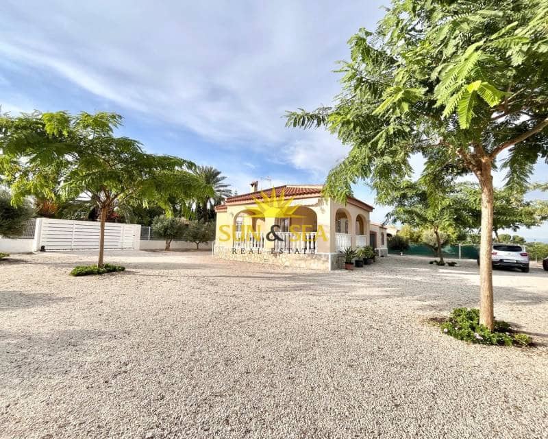 3 bedroom Villa for rent in Dolores with garage - € 1,600 (Ref: 9337204)