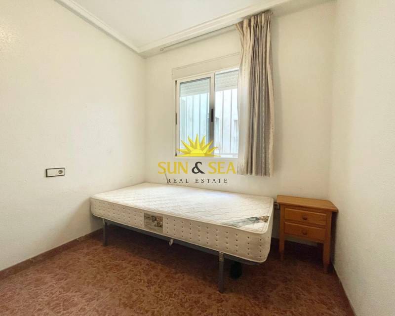 2 bedroom Apartment for rent in Torrevieja - € 750 (Ref: 9340339)