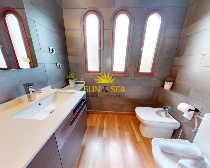 3 soveværelse Villa til leje i Playa de San Juan med swimmingpool - € 2.500 (Ref: 9340341)