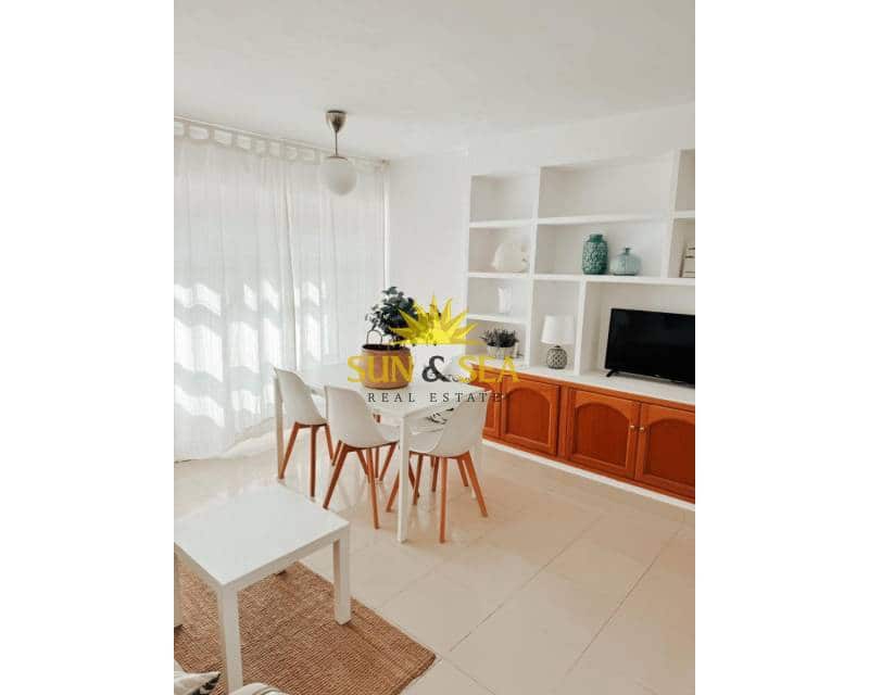 3 makuuhuone Huoneisto vuokrattavana paikassa Playa de San Juan mukana 
autotalli - 1 500 € (Ref: 9340391)