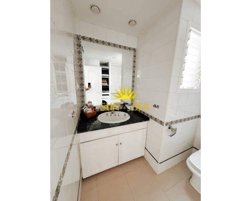 3 makuuhuone Huoneisto vuokrattavana paikassa Playa de San Juan mukana 
autotalli - 1 500 € (Ref: 9340391)