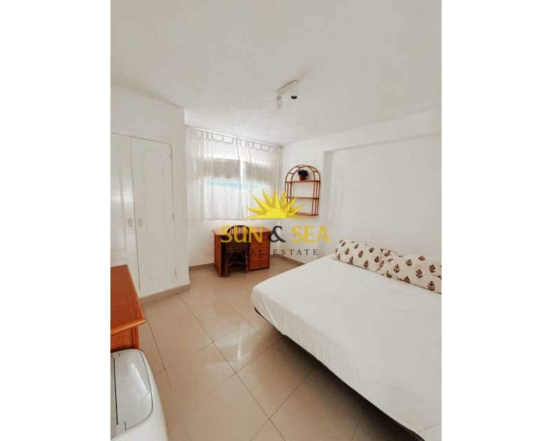 3 makuuhuone Huoneisto vuokrattavana paikassa Playa de San Juan mukana 
autotalli - 1 500 € (Ref: 9340391)