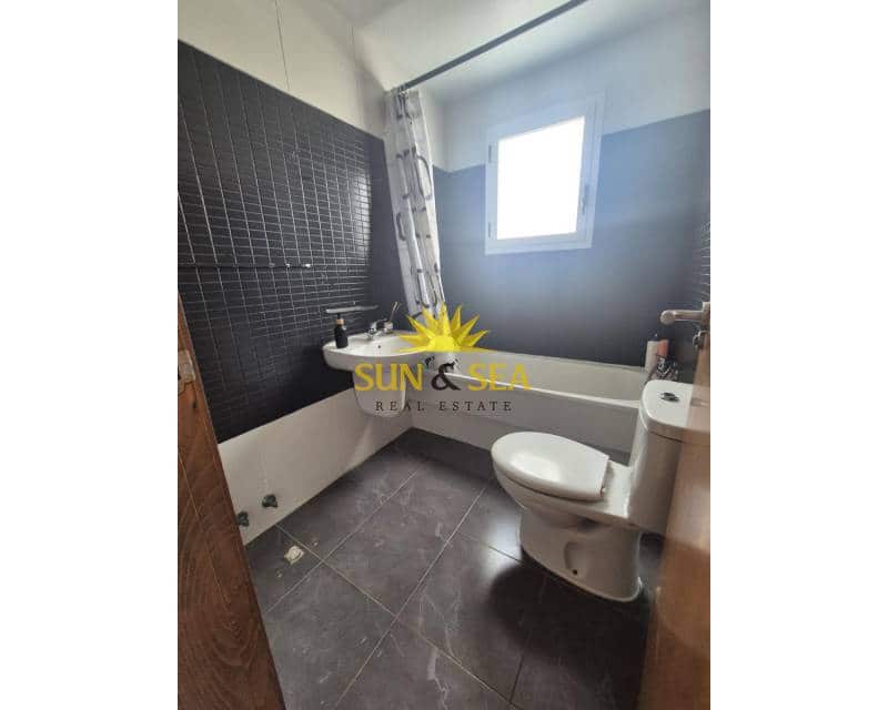 2 makuuhuone Huoneisto myytävänä paikassa Torrevieja mukana uima-altaan - 130 000 € (Ref: 9348468)