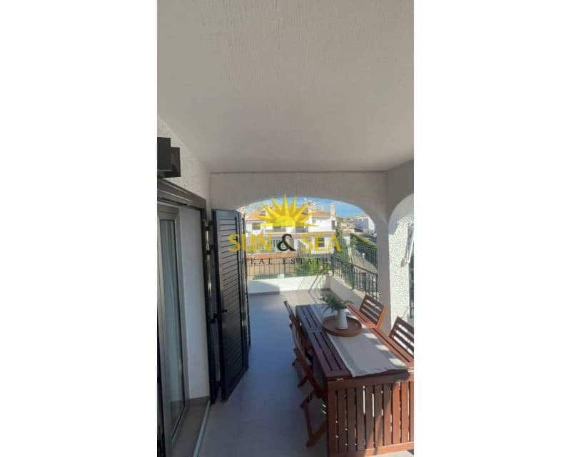 Apartamento de 2 habitaciones en Cabo Roig en venta con piscina - 240.000 € (Ref: 9348679)