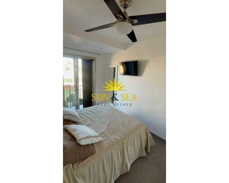 Apartamento de 2 habitaciones en Cabo Roig en venta con piscina - 240.000 € (Ref: 9348679)