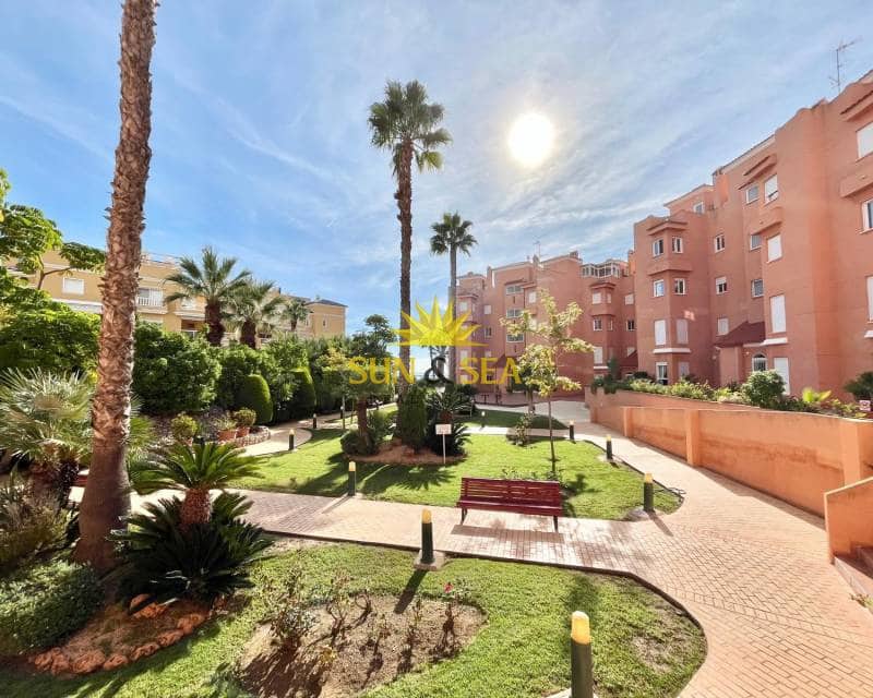 Appartement de 2 chambres à louer à Dehesa de Campoamor avec piscine garage - 860 € (Ref: 9354534)