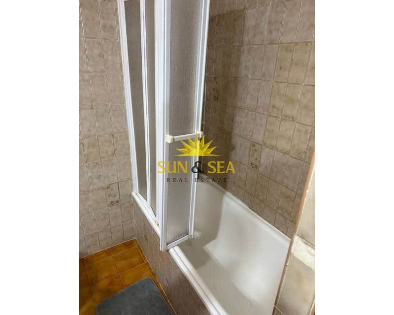 2 sypialnia Willa do wynajęcia w Torrevieja z basenem garażem - 700 € (Ref: 9368959)