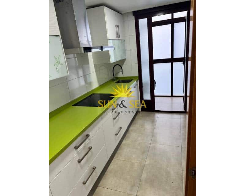 3 sypialnia Apartament do wynajęcia w Miasto Murcja z garażem - 950 € (Ref: 9371404)