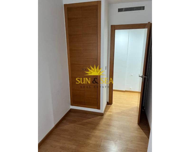 3 sypialnia Apartament do wynajęcia w Miasto Murcja z garażem - 950 € (Ref: 9371404)