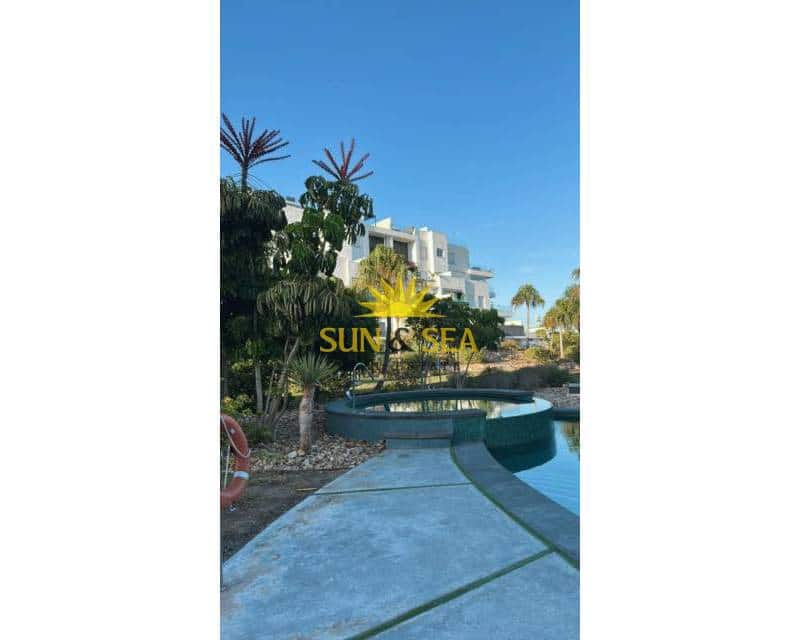 2 bedroom Apartment for rent in Torrevieja with pool - € 1,400 (Ref: 9372318)