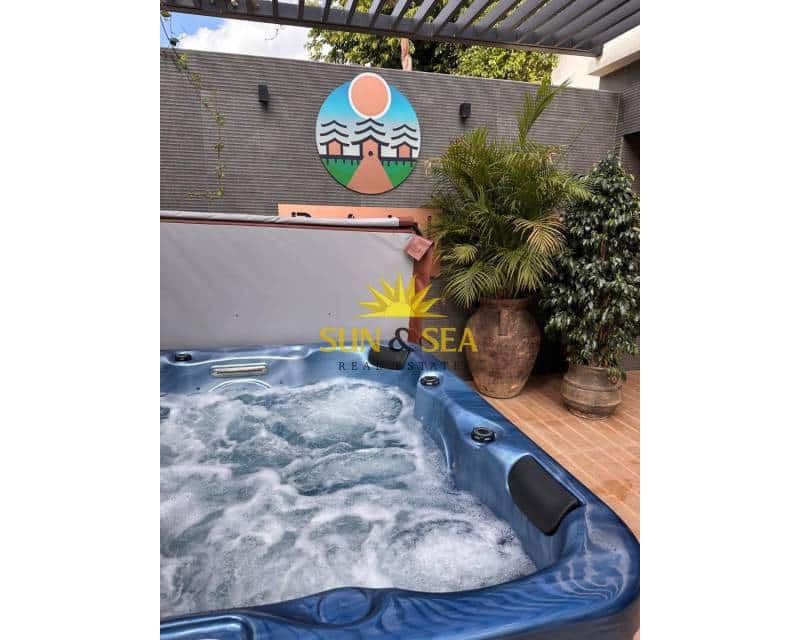 2 bedroom Apartment for rent in Torrevieja with pool - € 1,400 (Ref: 9372318)