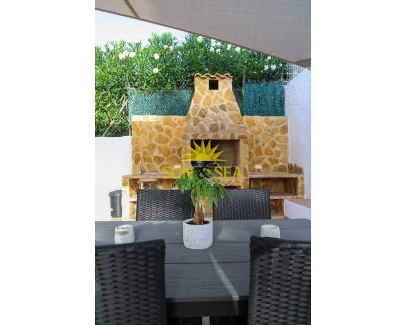 Chalet de 4 habitaciones en Gran Alacant en alquiler con piscina garaje - 3.000 € (Ref: 9374061)