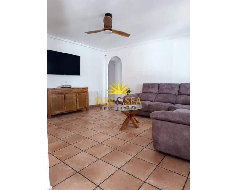 Chalet de 4 habitaciones en Gran Alacant en alquiler con piscina garaje - 3.000 € (Ref: 9374061)