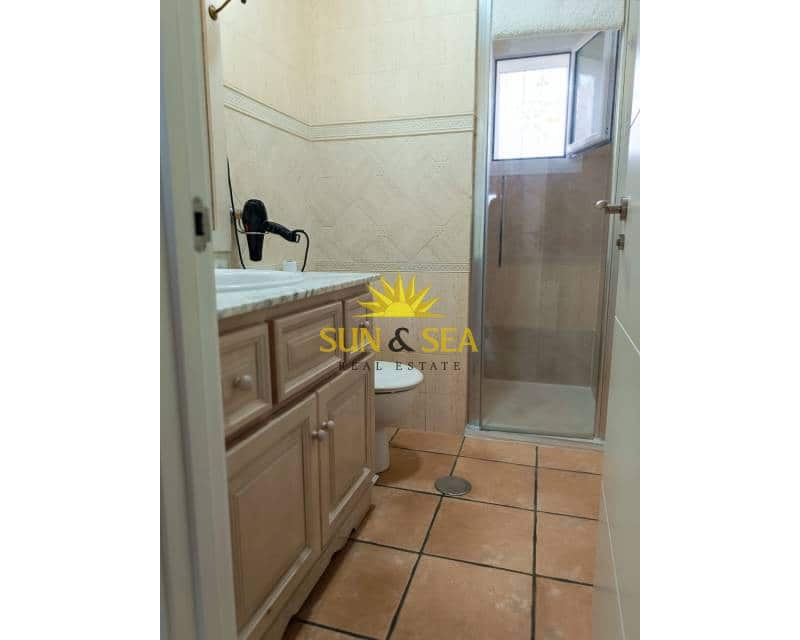 Chalet de 4 habitaciones en Gran Alacant en alquiler con piscina garaje - 3.000 € (Ref: 9374061)