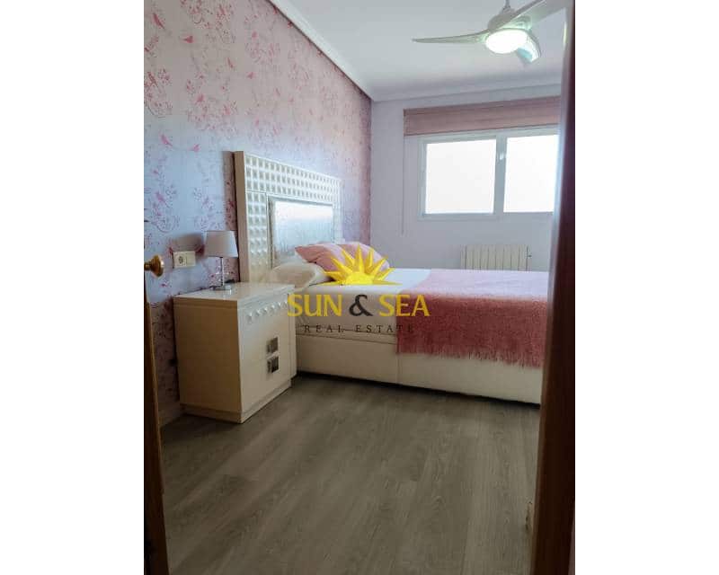 Chalet de 4 habitaciones en Gran Alacant en alquiler con piscina garaje - 3.000 € (Ref: 9374061)