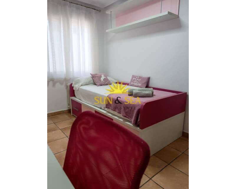 Chalet de 4 habitaciones en Gran Alacant en alquiler con piscina garaje - 3.000 € (Ref: 9374061)