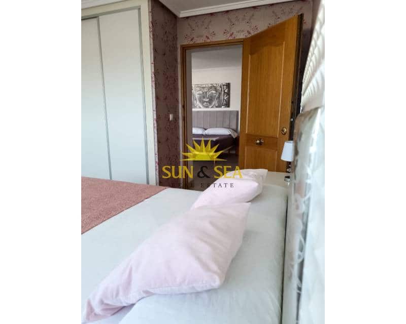 Chalet de 4 habitaciones en Gran Alacant en alquiler con piscina garaje - 3.000 € (Ref: 9374061)