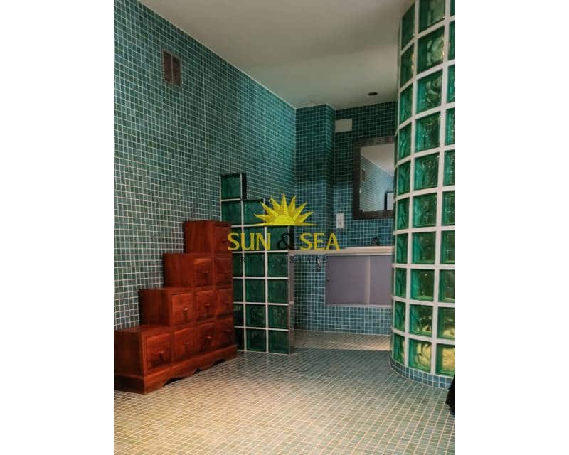 Chalet de 4 habitaciones en Gran Alacant en alquiler con piscina garaje - 3.000 € (Ref: 9374061)