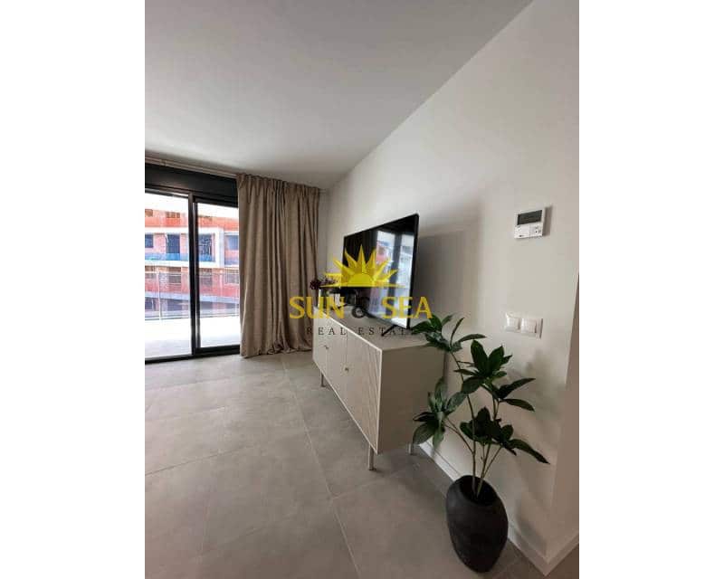 2 soverom Leilighet til leie i Dehesa de Campoamor med svømmebasseng - € 1 300 (Ref: 9374303)