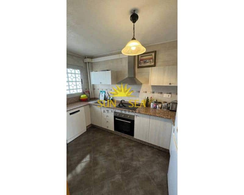 3 makuuhuone Huoneisto myytävänä paikassa Torrevieja mukana uima-altaan - 300 000 € (Ref: 9378459)