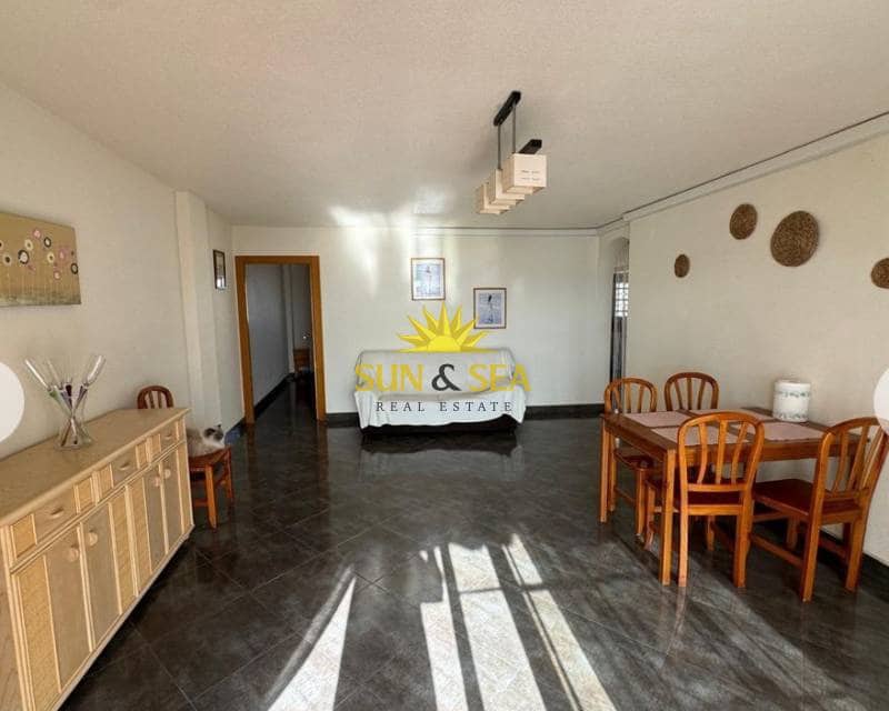 3 makuuhuone Huoneisto myytävänä paikassa Torrevieja mukana uima-altaan - 300 000 € (Ref: 9378459)