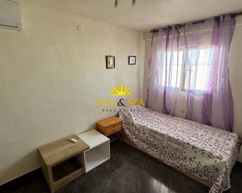 3 makuuhuone Huoneisto myytävänä paikassa Torrevieja mukana uima-altaan - 300 000 € (Ref: 9378459)