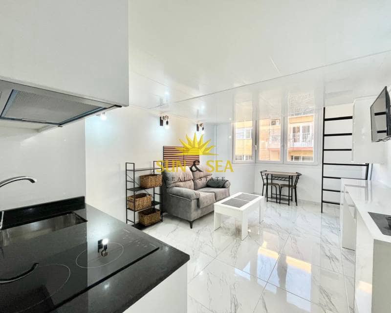 Apartamento de 1 habitación en Torrevieja en alquiler - 850 € (Ref: 9380715)