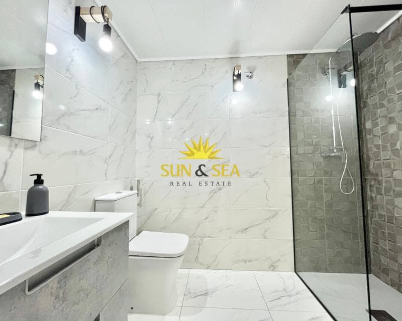 Apartamento de 1 habitación en Torrevieja en alquiler - 850 € (Ref: 9380715)