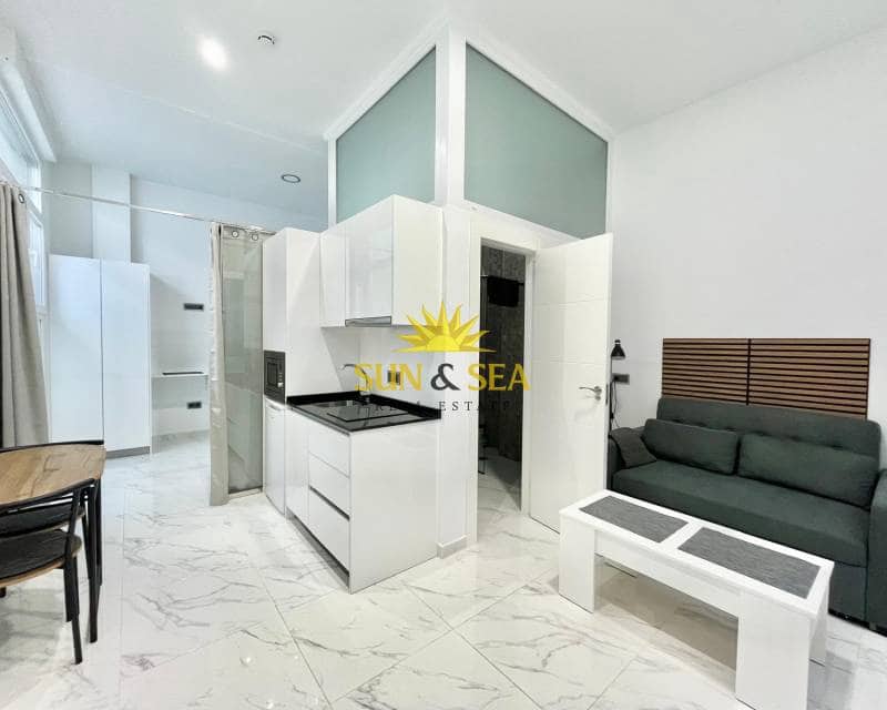 1 soverom Leilighet til leie i Torrevieja - € 900 (Ref: 9380716)