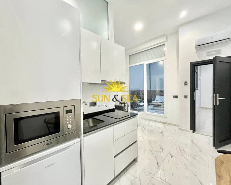 1 soverom Leilighet til leie i Torrevieja - € 900 (Ref: 9380716)